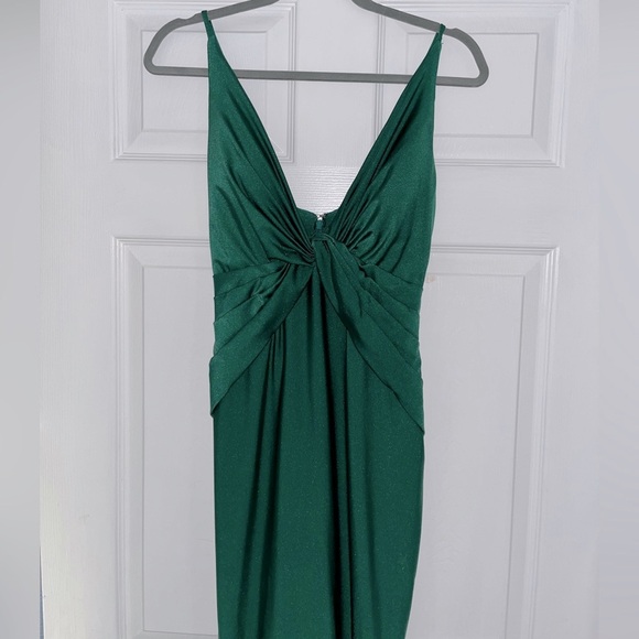 Emerald green bridesmaid formal gown - Picture 2 of 7